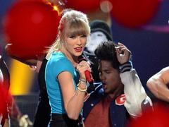 Taylor Swift's Brilliant '22' Billboard Music Awards Performance