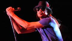 kid rock’s lip syncing diss causes  during billboard music awards