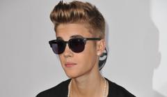 Taylor Swift’s Disgusted Reaction To Justin Bieber, Selena Gomez Kiss Goes Viral [Video]