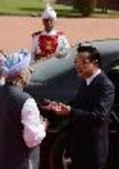 India, China vow to end border dispute, sign 8 agreements