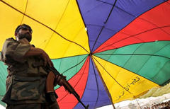 Afghanistan suicide bomber rocks govt buildings, at least 11 killed